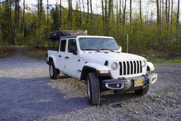 2021 Jeep Gladiator Sport S 4x4 White with Tent Topper - Image 3